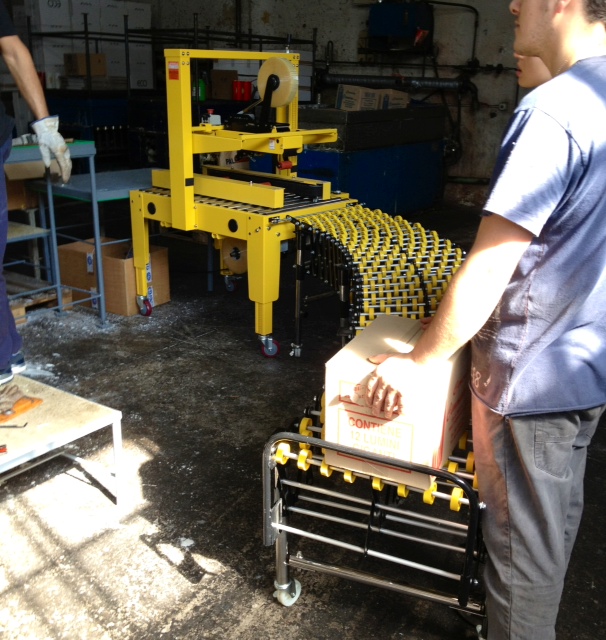 Nastr Cimm.JPG Linea di nastratura scatole - Cereria - Frattamaggiore (NA)